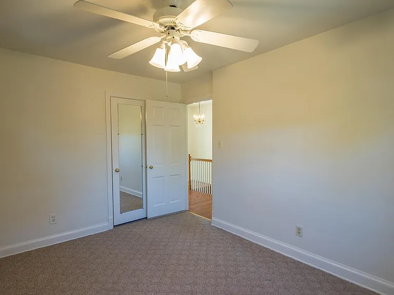 202 S Courthouse Rd — Photo 18