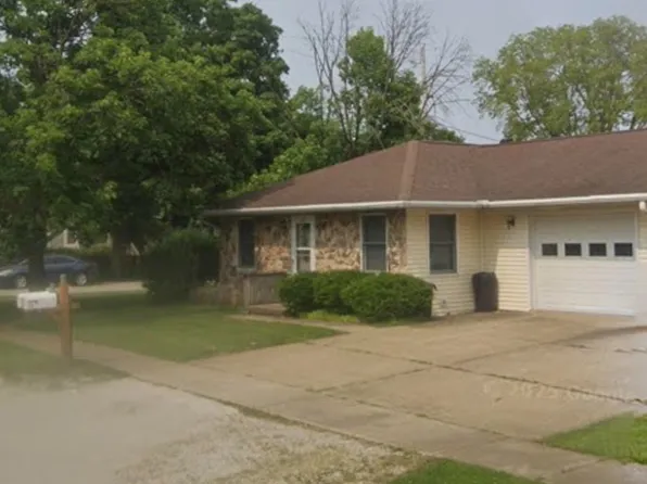 26 Market St #2, Gridley, IL 61744