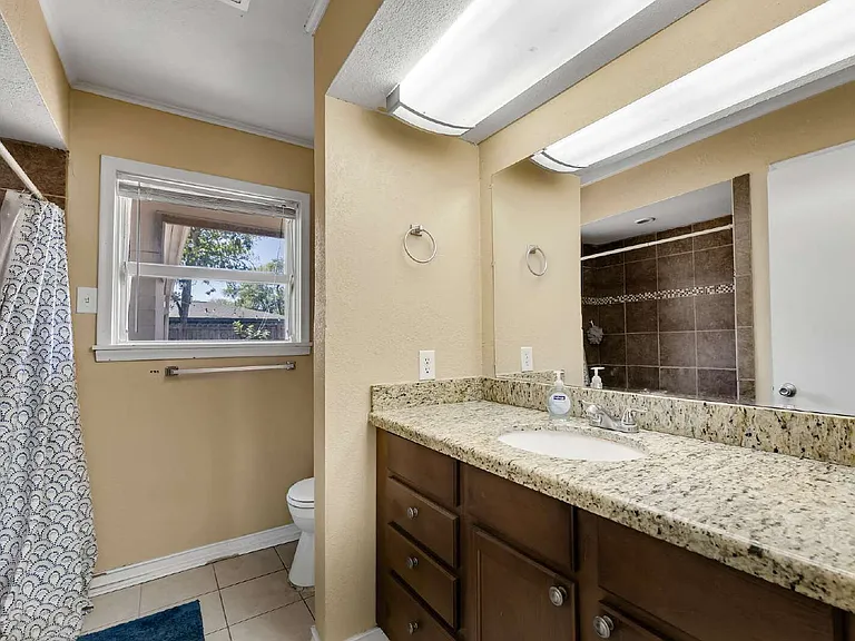520 Helena St — Photo 7