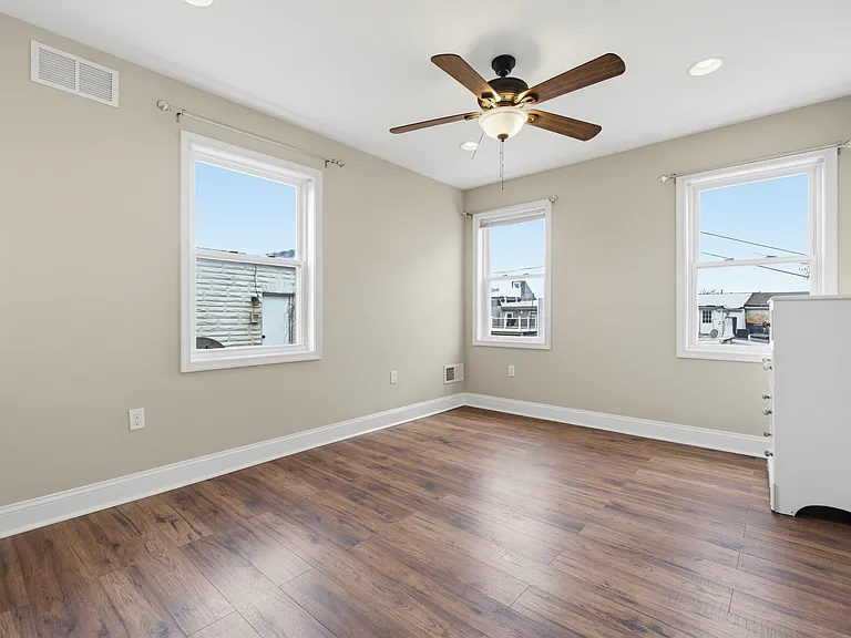 1429 Olive St — Photo 27