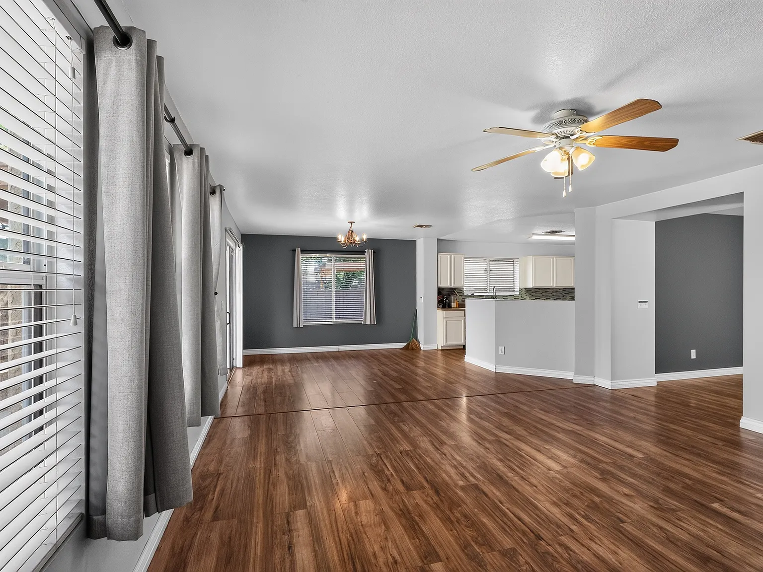 3 bed, 2.5 bath, 2250 sqft, $2,195 — Photo 2