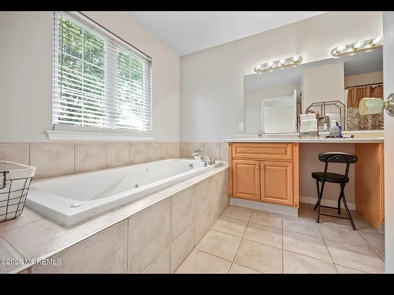 100 Pine St #9 — Photo 27
