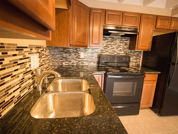 2nd image of 1100 Alvarado Dr SE APT 204
