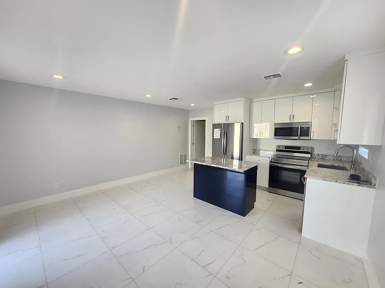 511 N 60th Way E #EAST — Photo 6