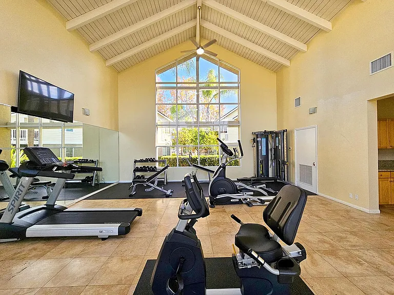 Citrus Court Apartments — Photo 45