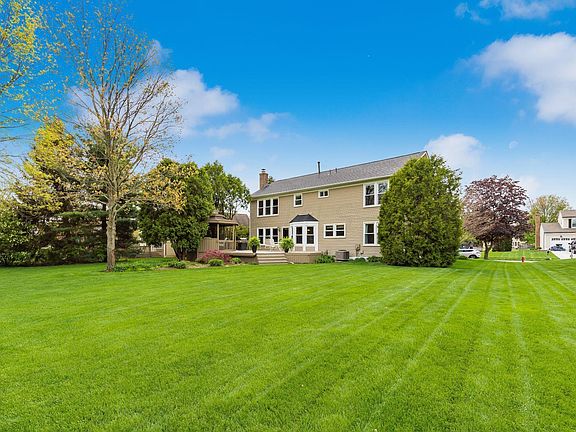 5th image of 998 Melrose Ct
