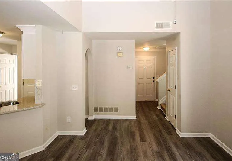 121 Stoneforest Dr — Photo 10