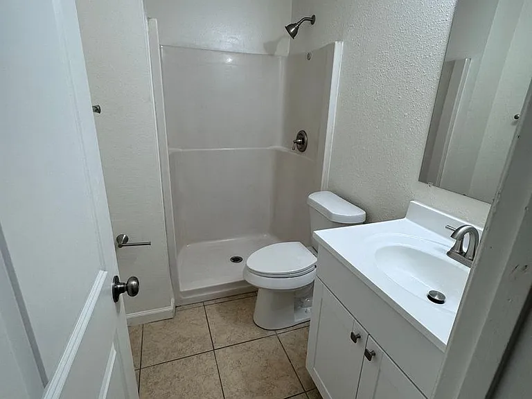407 W Tilden St — Photo 28