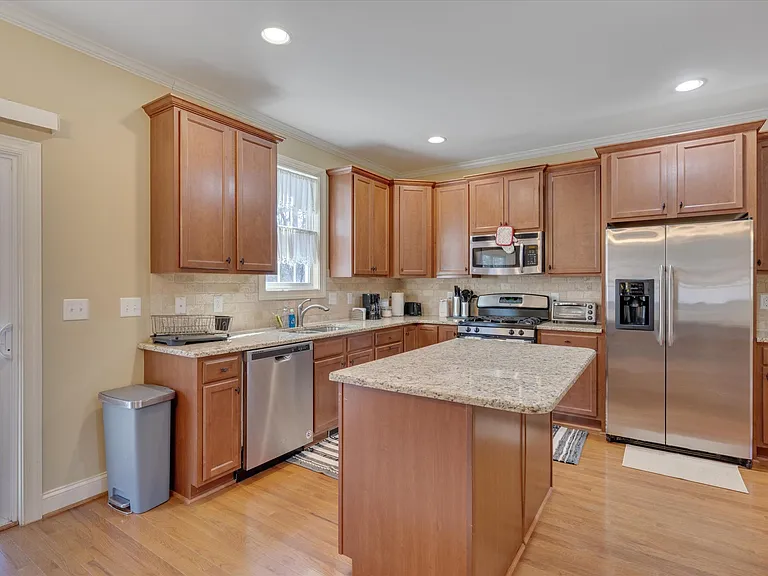 320 Lawrence Rd — Photo 7
