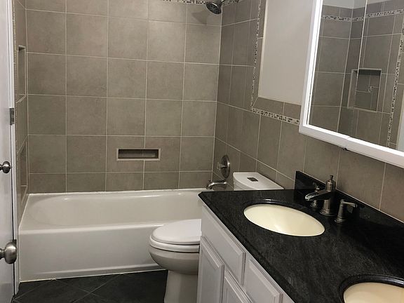 Double sinks in main bath