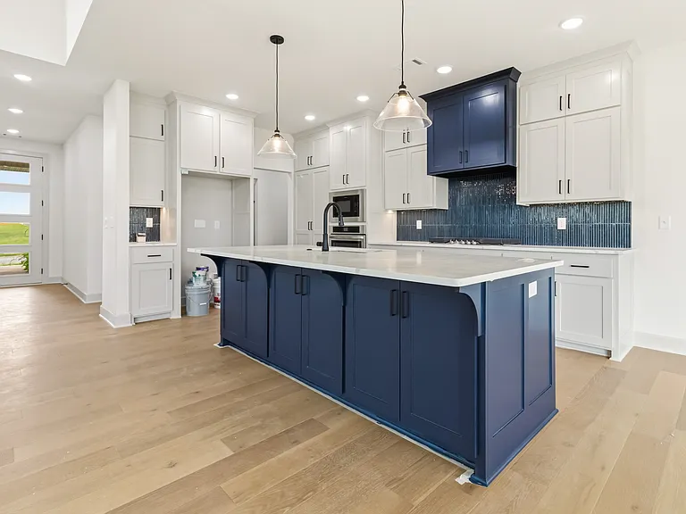 910 Trestle Ln — Photo 8
