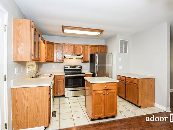 3rd image of 122 Davis Mill Ct