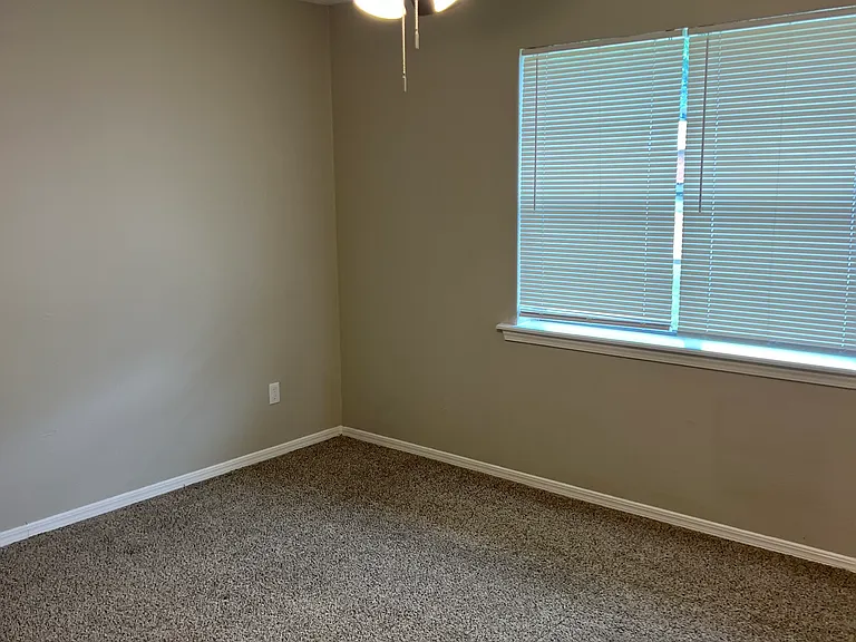513 Redwood Dr — Photo 17
