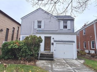 7526 194th St, Fresh Meadows, NY 11366