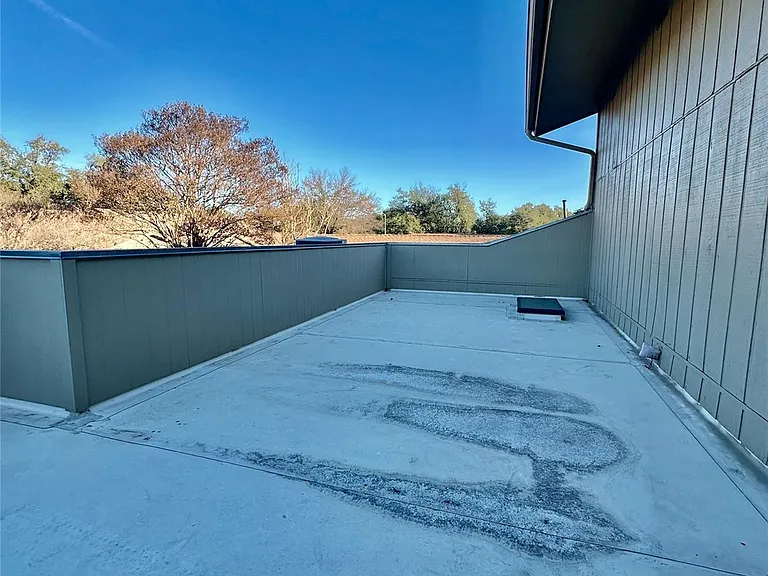 8111 Middle Ct — Photo 36