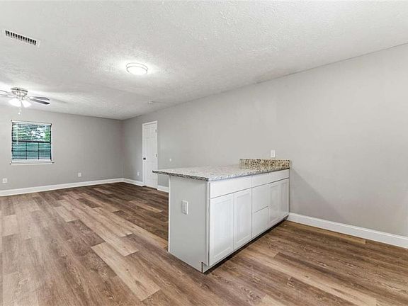 3rd image of 1677 Liberty Valley