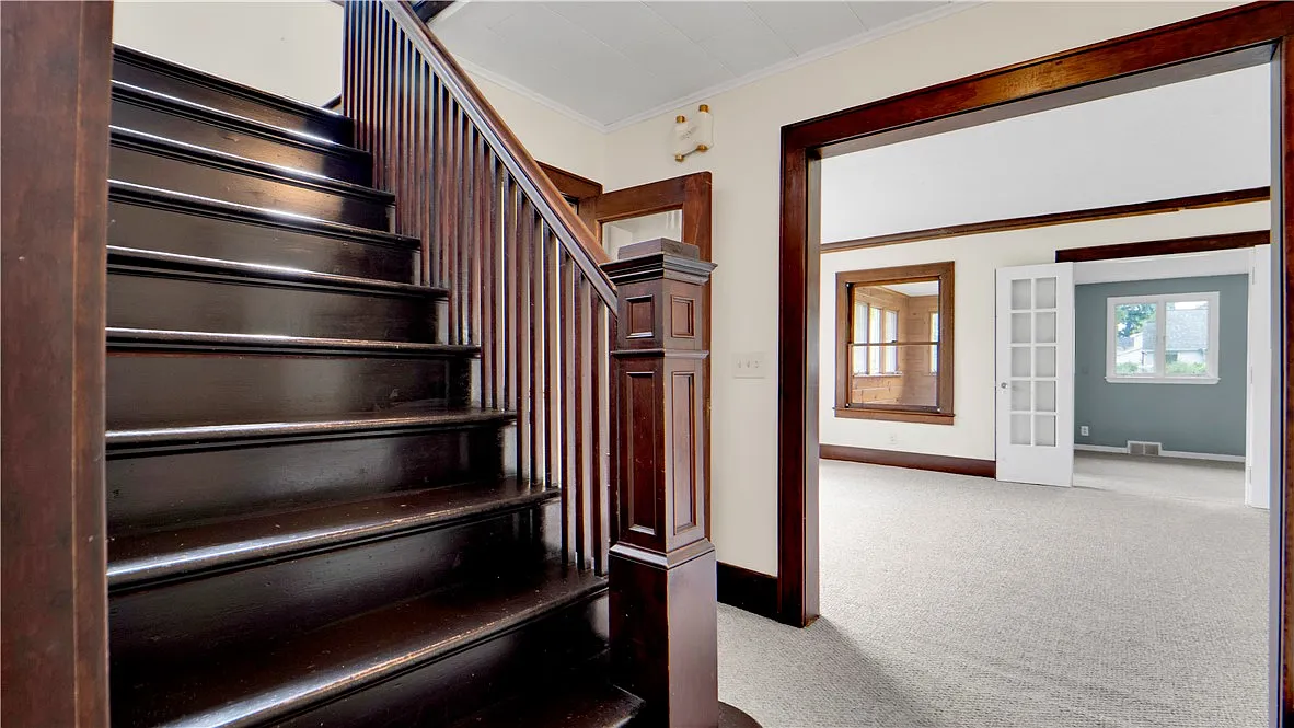 4 bed, 2.0 bath, 2400 sqft, $2,500 — Photo 4