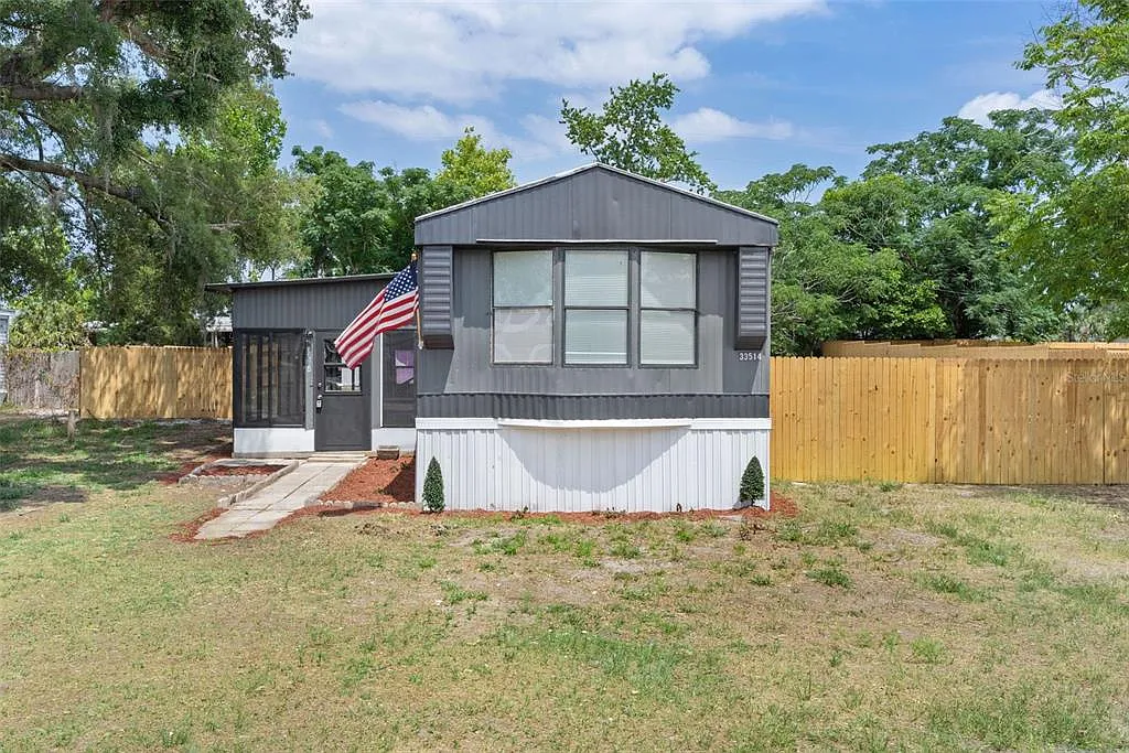 3 bed, 2.0 bath, 938 sqft, $1,499 — Photo 2