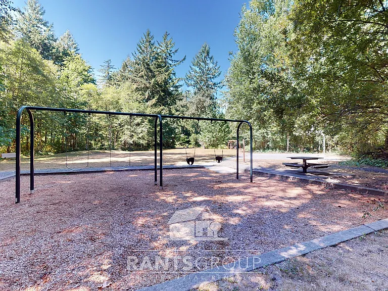 Lovely, wooded 2-bedroom apartment with a large private deck and in-unit washer & dryer! — Photo 8