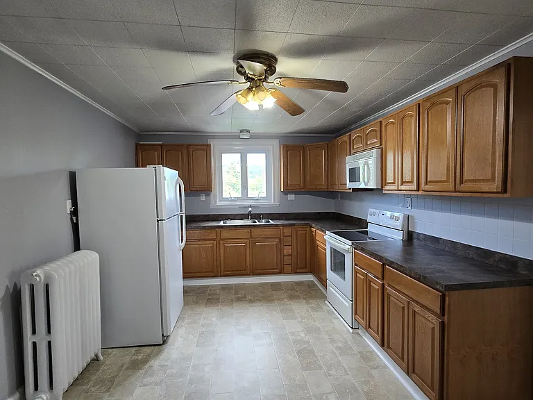 400 W Market St #2 — Photo 9
