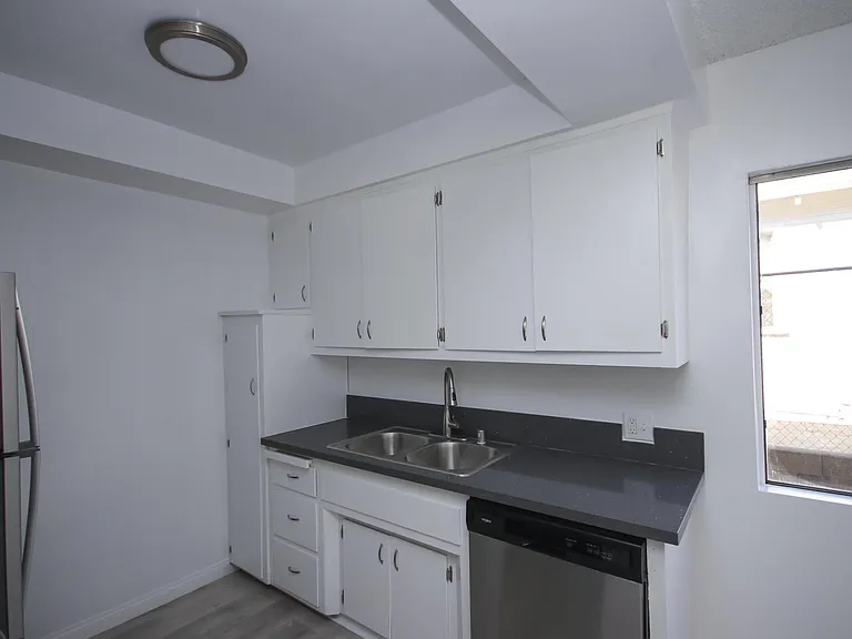 2505 W Grand Ave #B — Photo 7