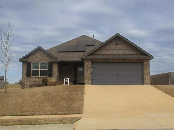 1670 Seattle Slew St, Prairie Grove, AR 72753