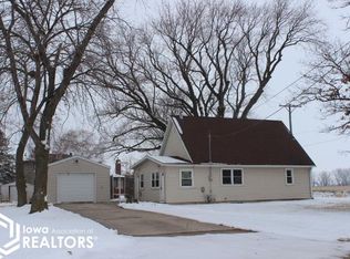 463 N 4th St, Sheffield, IA 50475