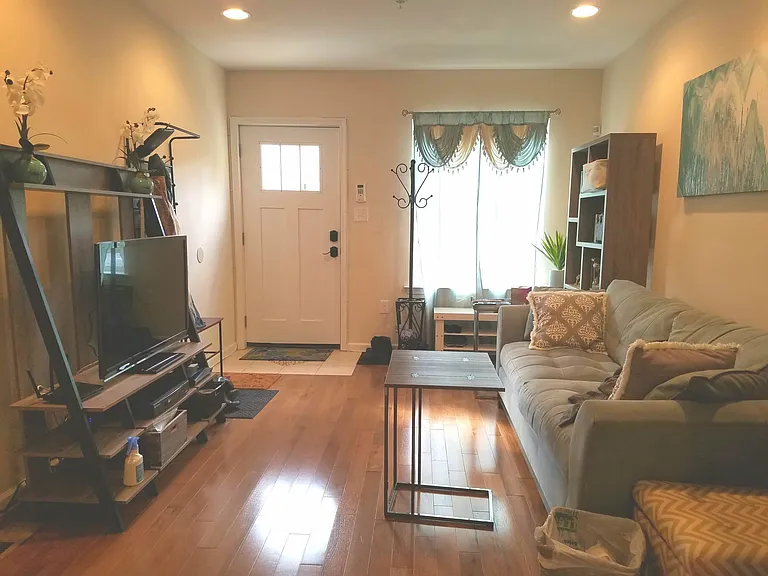 1735 Cambridge St — Photo 7