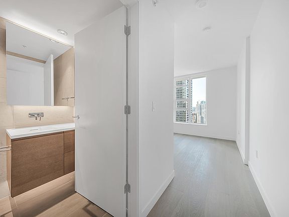 4th image of 1289 Hornby St #1912