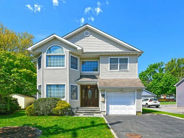 13 Sheppard St — Photo 2