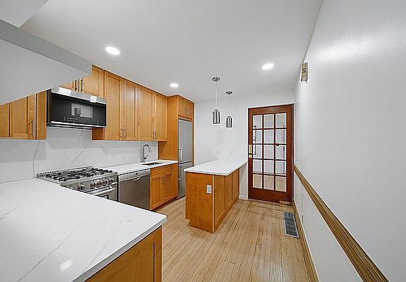 5th image of 811 President St #1