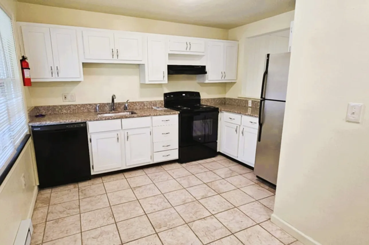 3 bed, 1.5 bath, 1248 sqft, $2,550 — Photo 2