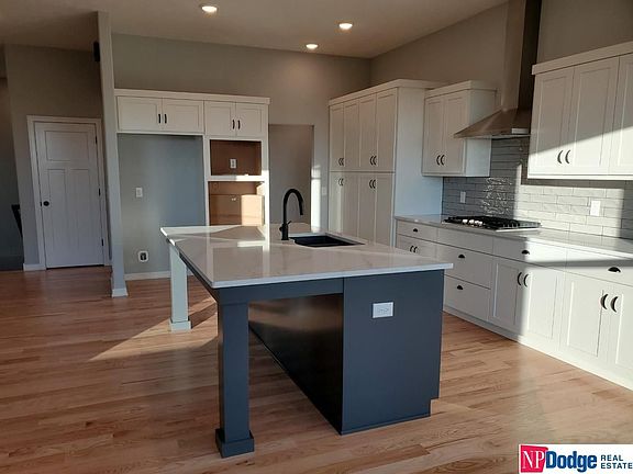 4th image of 21721 K St