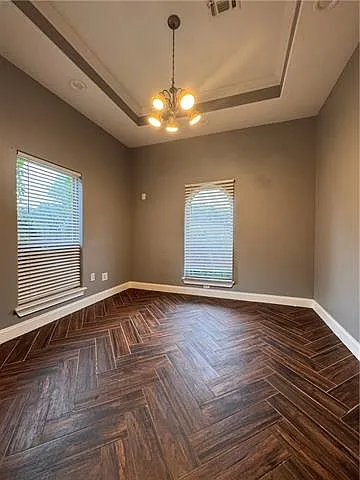 220 Surrey Dr — Photo 3