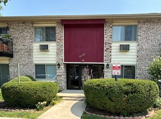 8995 Kennedy Dr APT 2D, Des Plaines, IL 60016