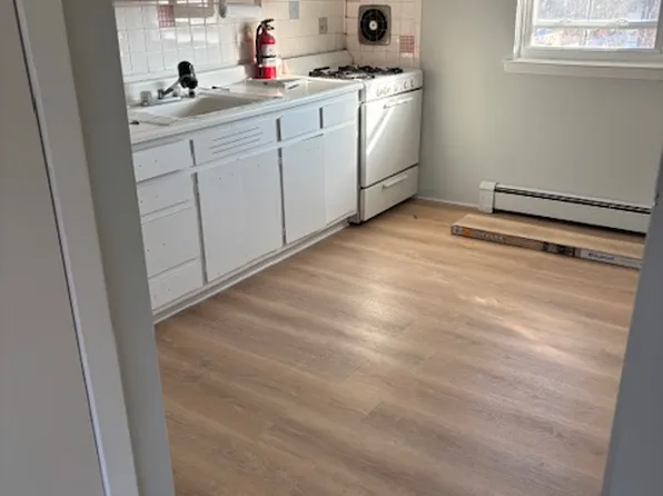 24 N Beverwyck Rd, Lake Hiawatha, NJ 07034