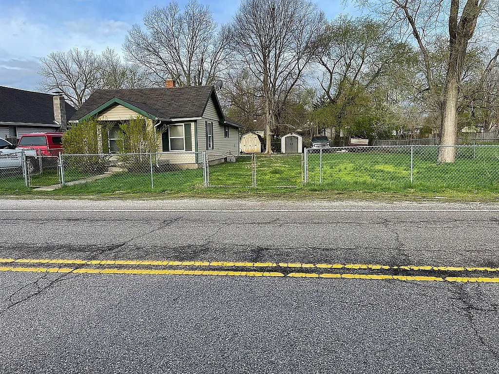 3250 Foltz St photo 1
