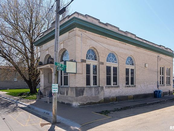 2nd image of 117 Broadway St