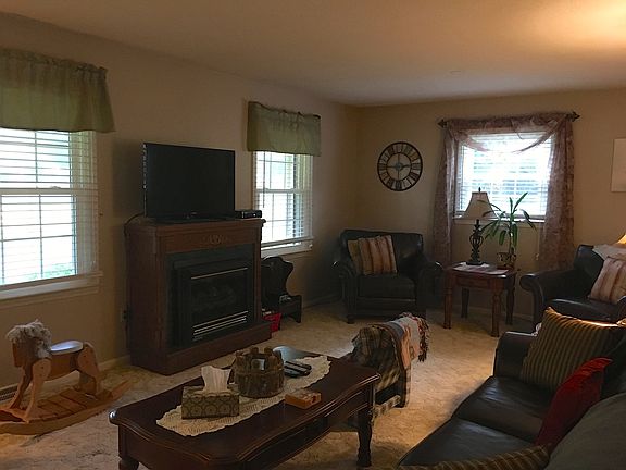 Living Room:  12'2"x21'5"