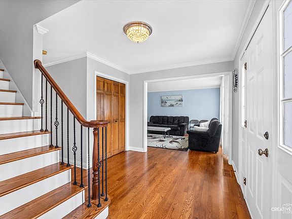 3rd image of 45 Briargate Cir