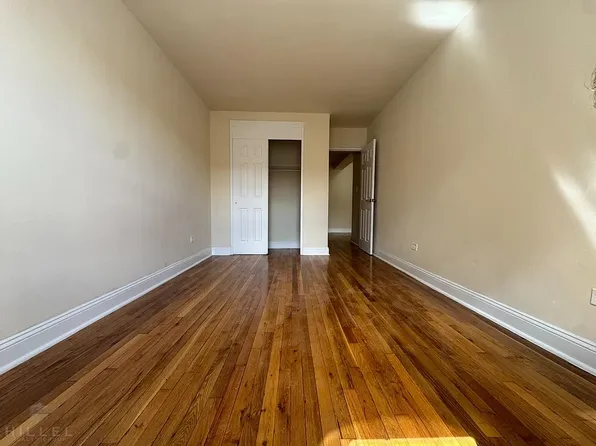 33-24 Parsons Boulevard image 5 of 11