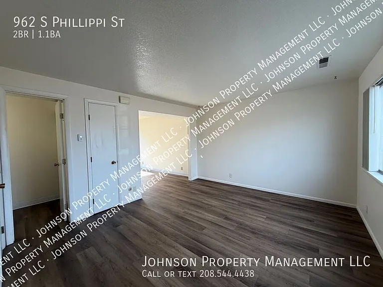 962 S Phillippi St — Photo 8