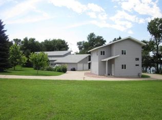 1304 Lakeside Ave, Lake park, IA 51347