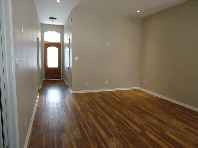 1404 Peachtree Valley Dr — Photo 6