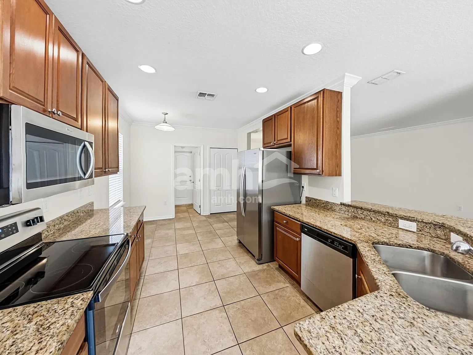 4 bed, 2.0 bath, 1877 sqft, $2,340 — Photo 4