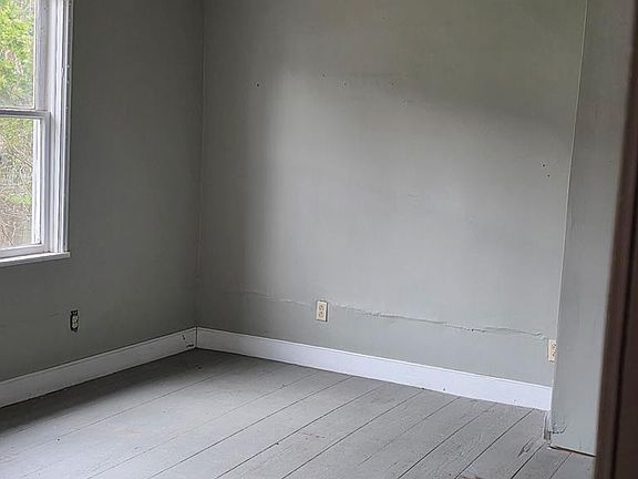 2nd image of 15466 Raystown Rd