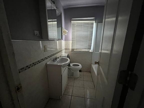 4th image of 1512 Barton Blvd