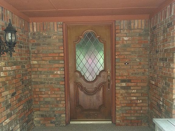 3rd image of 422 Silver Creek Dr
