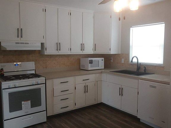 5th image of 216 E North St