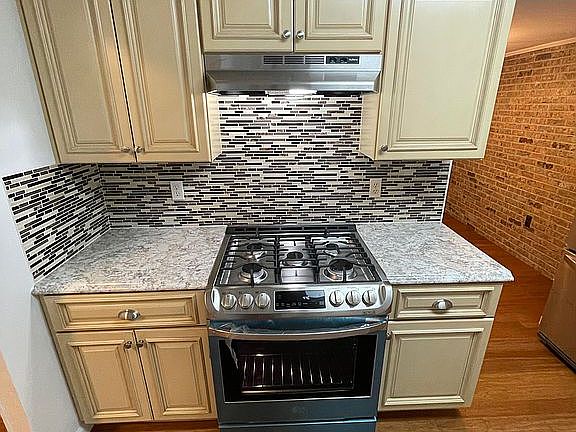 5th image of 6523 Gildar St